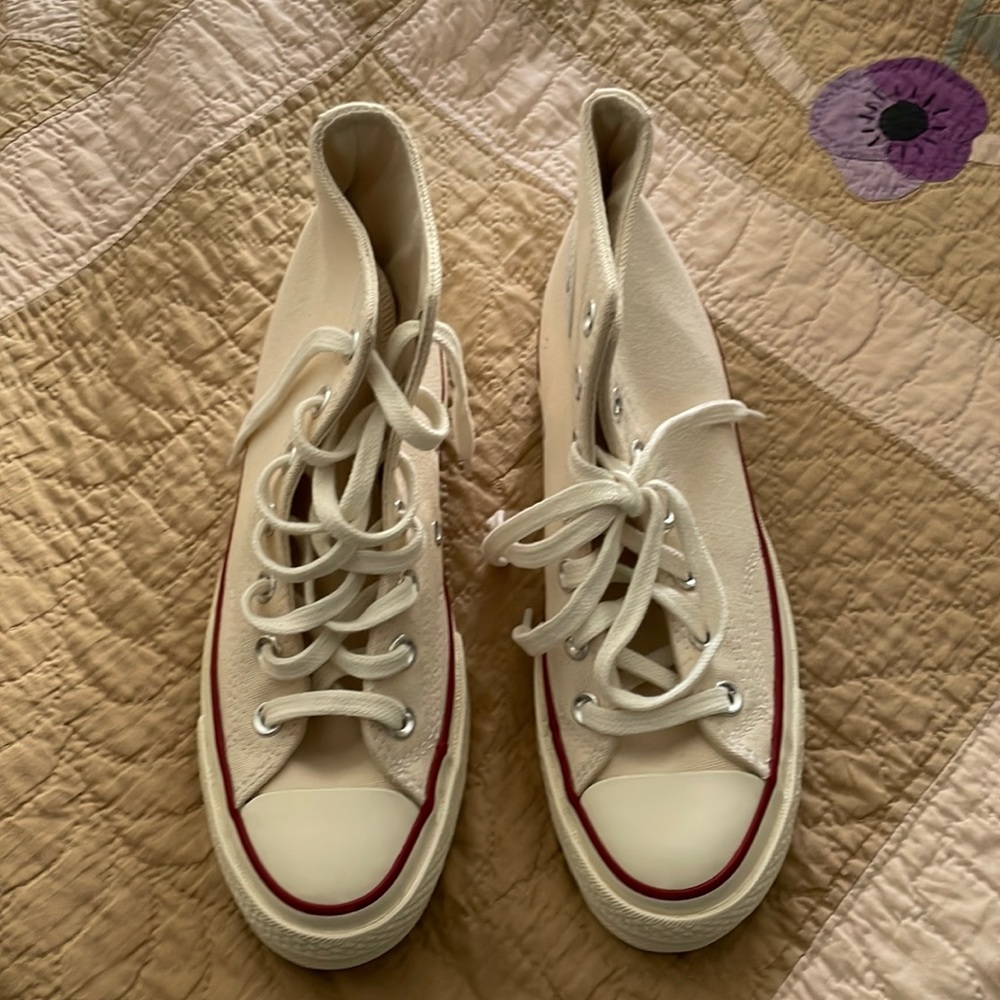 Converse Allstars Womens size 6